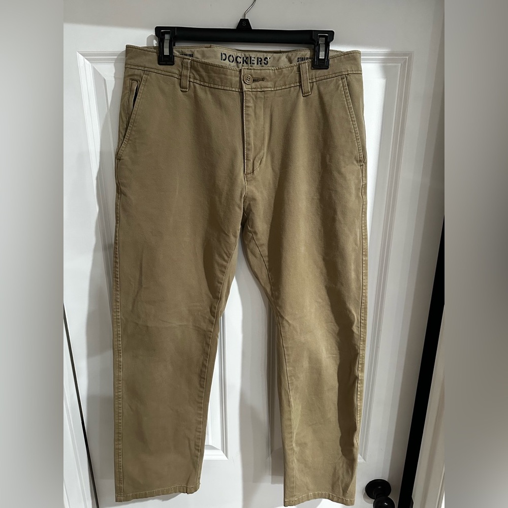 Men’s Dockers Khaki Pants. Ultimate Chino Straight Fit. Size 32x30. NWOT